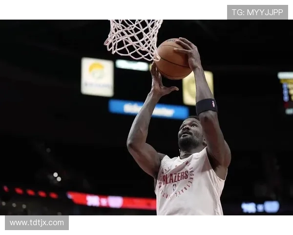 艾顿高效砍下16分8篮板奋力拼抢五前板展现中锋担当